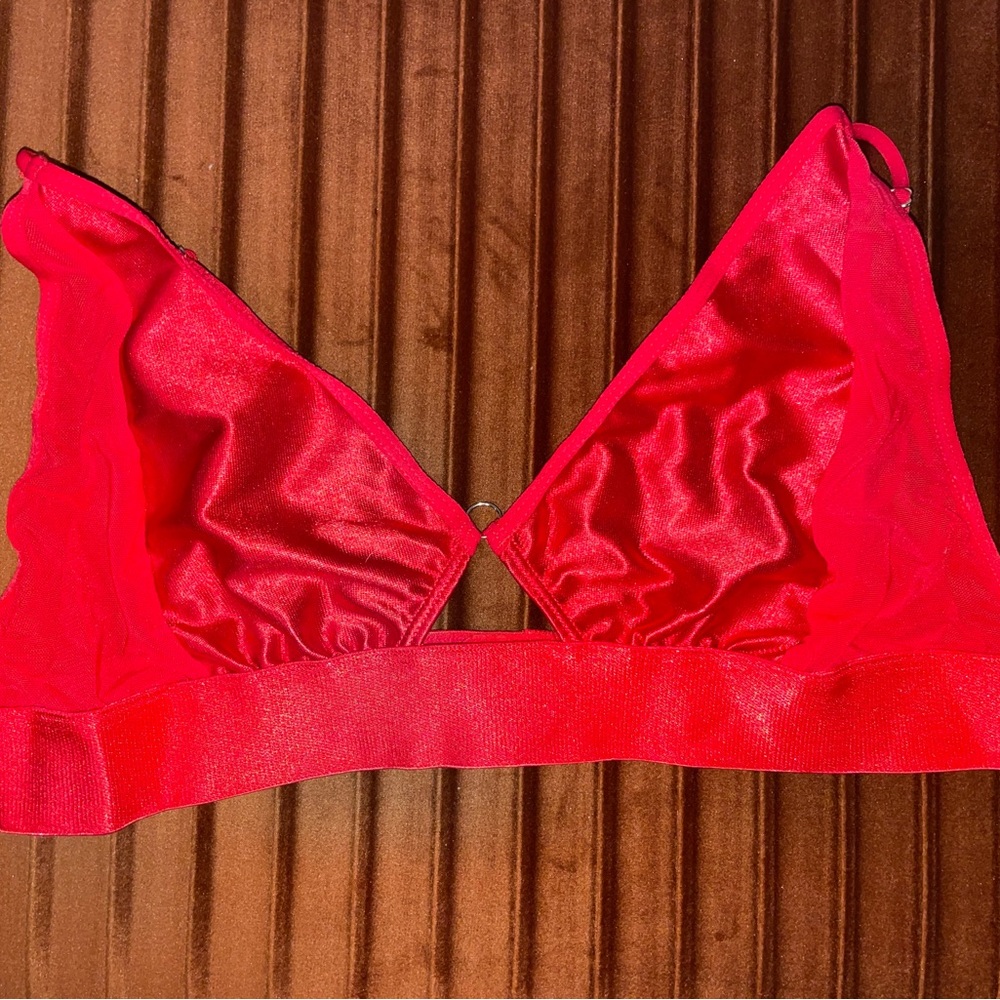 Red triangle bralette - Picture 3 of 5